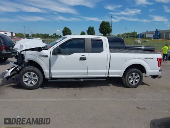 2017 Ford F-150 XL with VIN 1FTEX1C83HKD59044, listed as a IAAI auction lot 43063436 with 59,781 mi miles and . Bid and sale history available at DreamBid. Image 15.