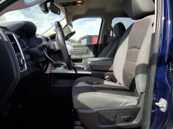 2015 Ram 1500 Big Horn z VIN 1C6RR6LT4FS784810, wystawiony jako Copart lot #70345355 z przebiegiem 164 015 mil mil oraz Szkoda całkowita • Salvage title. Historia ofert i sprzedaży dostępna na DreamBid. Obrazek 7.