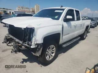 2018 Chevrolet Silverado 1500 LT z VIN 1GCVKREC0JZ345338, wystawiony jako Copart lot #71712775 z przebiegiem 133 662 mil mil oraz Szkoda całkowita • Salvage title. Historia ofert i sprzedaży dostępna na DreamBid. Obrazek 1.