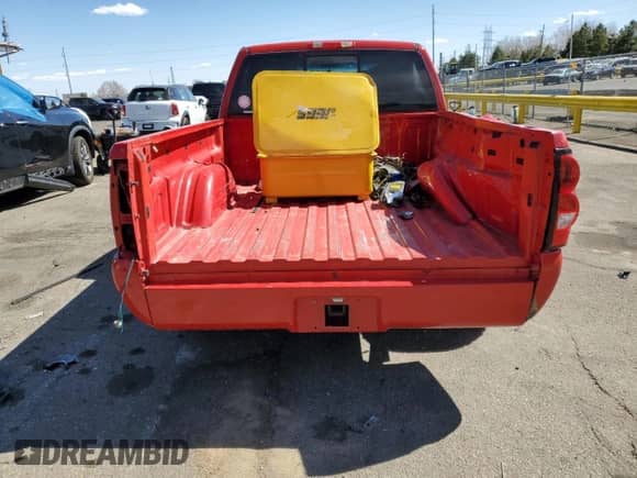 2006 Chevrolet Silverado 1500 Work Truck с VIN 3GCEC14V86G184441, выставлен на аукционе Copart как лот 49328525 с пробегом 205 021 миль миль и Списание • Salvage title. История ставок и продаж доступна на DreamBid. Изображение 6.