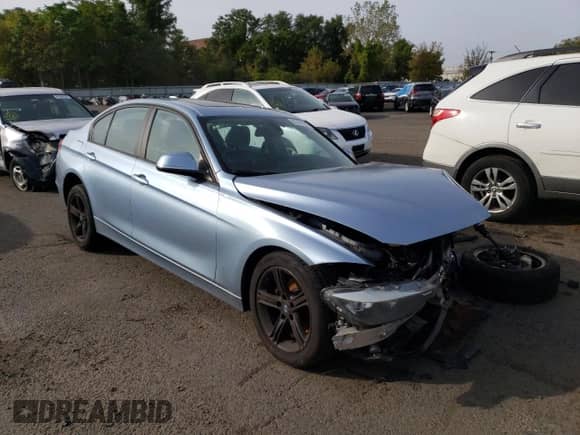 2015 BMW 3 Series 320i xDrive с VIN WBA3C3C52FP664701, выставлен на аукционе Copart как лот 81791715 с пробегом 127 729 миль миль и Чистый • Clean title. История ставок и продаж доступна на DreamBid. Изображение 4.