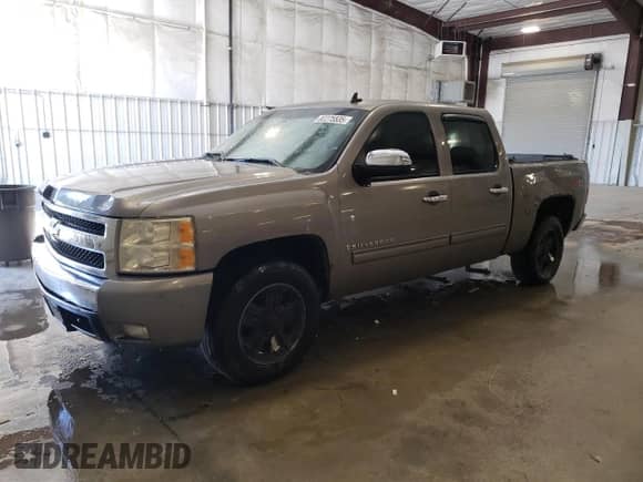 2007 Chevrolet Silverado 1500 LTZ z VIN 3GCEK13387G518522, wystawiony jako Copart lot #82275535 z przebiegiem 274 807 mil mil oraz Szkoda całkowita • Salvage title. Historia ofert i sprzedaży dostępna na DreamBid. Obrazek 1.