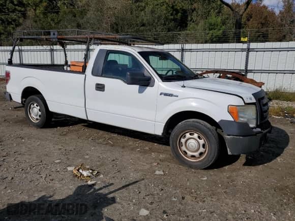 2010 Ford F-150 XL with VIN 1FTMF1CW7AKB05226, listed as a Copart auction lot 90496135 with 270,919 mi miles and Clean title. Bid and sale history available at DreamBid. Image 4.