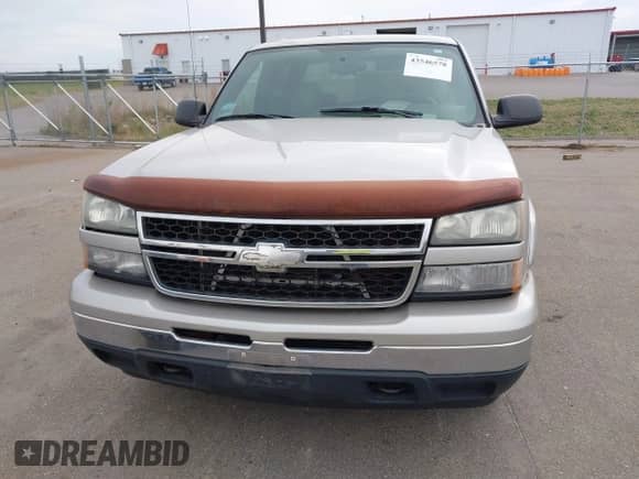 2007 Chevrolet Silverado 1500 LT1 z VIN 2GCEK13Z571120973, wystawiony jako IAAI lot #43546578 z przebiegiem 262 737 mil mil oraz . Historia ofert i sprzedaży dostępna na DreamBid. Obrazek 12.