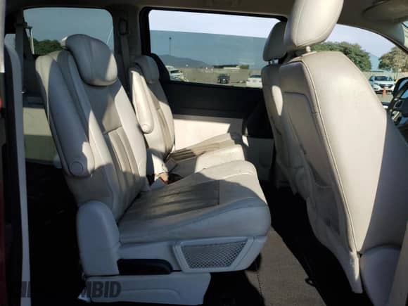 2010 Dodge Grand Caravan SXT with VIN 2D4RN5DX8AR128638, listed as a Copart auction lot 71561915 with 95,925 mi miles and Salvage title. Bid and sale history available at DreamBid. Image 11.