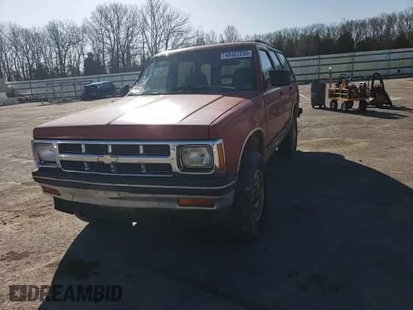 1993 Chevrolet Blazer с VIN 1GNDT13W9P2194015, выставлен на аукционе Copart как лот 48327255 с пробегом 188 591 миль миль и Списание • Salvage title. История ставок и продаж доступна на DreamBid. Изображение 10.