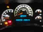2003 Chevrolet Silverado 2500 LT z VIN 1GCGK29U93Z160386, wystawiony jako IAAI lot #43444077 z przebiegiem 178 542 mil mil oraz . Historia ofert i sprzedaży dostępna na DreamBid. Obrazek 7.