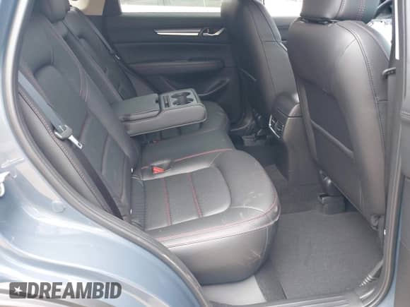 2025 Mazda CX-5 S Carbon Edition z VIN JM3KFBCM5S0702469, wystawiony jako IAAI lot #43076943 z przebiegiem 725 mil mil oraz . Historia ofert i sprzedaży dostępna na DreamBid. Obrazek 8.