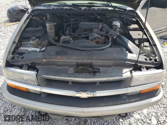 2000 Chevrolet S-10 LS z VIN 1GCDT19W0YK211706, wystawiony jako Copart lot #69227405 z przebiegiem 156 404 mil mil oraz Szkoda całkowita • Salvage title. Historia ofert i sprzedaży dostępna na DreamBid. Obrazek 11.