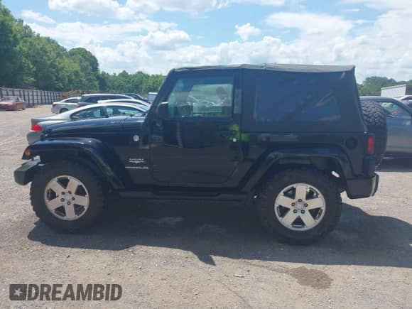 2010 Jeep Wrangler Sahara с VIN 1J4AA5D16AL110711, выставлен на аукционе IAAI как лот 42751095 с пробегом 266 079 миль миль и . История ставок и продаж доступна на DreamBid. Изображение 14.