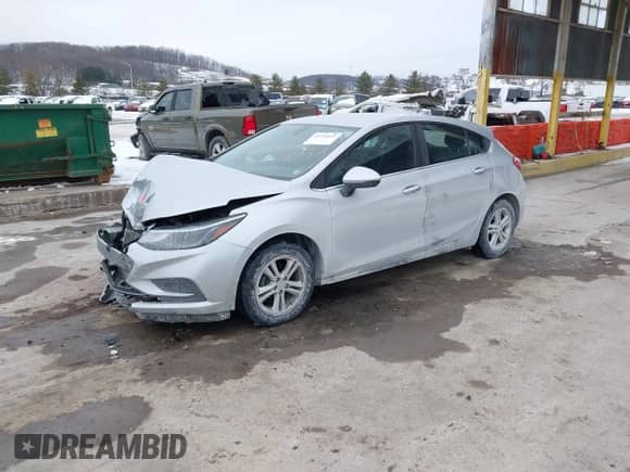 2017 Chevrolet Cruze LT z VIN 3G1BE6SM9HS609257, wystawiony jako IAAI lot #41314653 z przebiegiem 140 627 mil mil oraz . Historia ofert i sprzedaży dostępna na DreamBid. Obrazek 2.