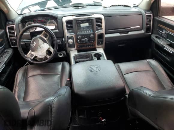 2016 Ram 1500 Laramie z VIN 1C6RR6NT1GS347846, wystawiony jako Copart lot #63452935 z przebiegiem 175 444 mil mil oraz Szkoda całkowita • Salvage title. Historia ofert i sprzedaży dostępna na DreamBid. Obrazek 8.