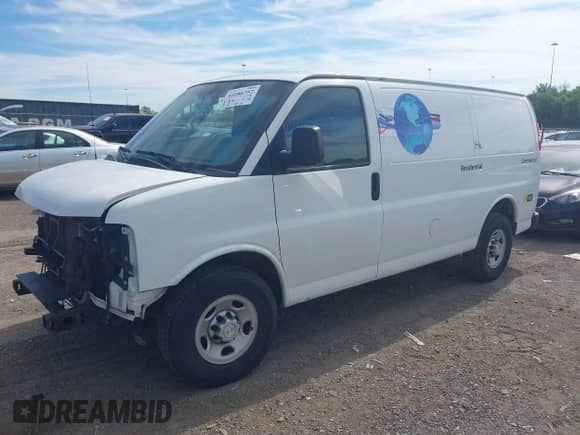 2017 Chevrolet Express Cargo with VIN 1GCWGAFF5H1102505, listed as a IAAI auction lot 43286752 with 197,132 mi miles and . Bid and sale history available at DreamBid. Image 2.