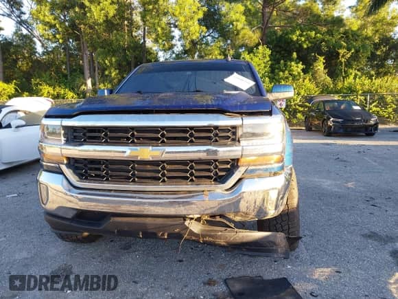 2016 Chevrolet Silverado 1500 LT z VIN 3GCPCREC4GG236492, wystawiony jako IAAI lot #43440799 z przebiegiem Nie podano mil oraz . Historia ofert i sprzedaży dostępna na DreamBid. Obrazek 6.