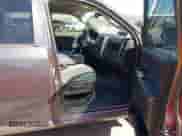 2018 Ram 1500 Tradesman z VIN 1C6RR6KG4JS293862, wystawiony jako IAAI lot #41545757 z przebiegiem 106 627 mil mil oraz . Historia ofert i sprzedaży dostępna na DreamBid. Obrazek 5.