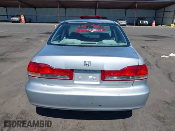 2001 Honda Accord VP с VIN 1HGCF86641A037216, выставлен на аукционе IAAI как лот 42766756 с пробегом 239 228 миль миль и . История ставок и продаж доступна на DreamBid. Изображение 17.