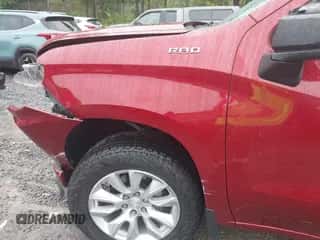 2019 Chevrolet Silverado 1500 Custom z VIN 1GCRYBEH8KZ405144, wystawiony jako IAAI lot #43307566 z przebiegiem 64 244 mil mil oraz . Historia ofert i sprzedaży dostępna na DreamBid. Obrazek 6.