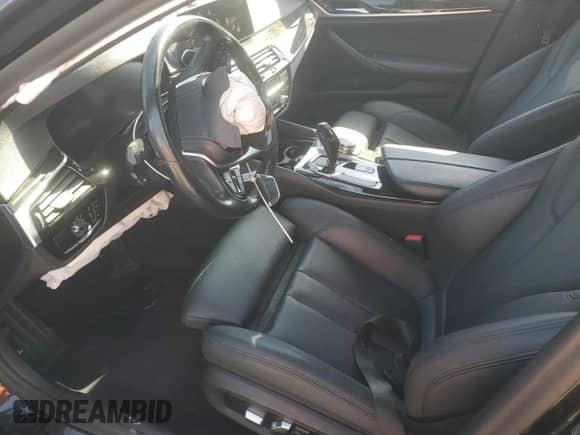 2020 BMW 5 Series 530i xDrive z VIN WBAJR7C03LCE12091, wystawiony jako Copart lot #54906905 z przebiegiem Nie podano mil oraz Szkoda całkowita • Salvage title. Historia ofert i sprzedaży dostępna na DreamBid. Obrazek 7.