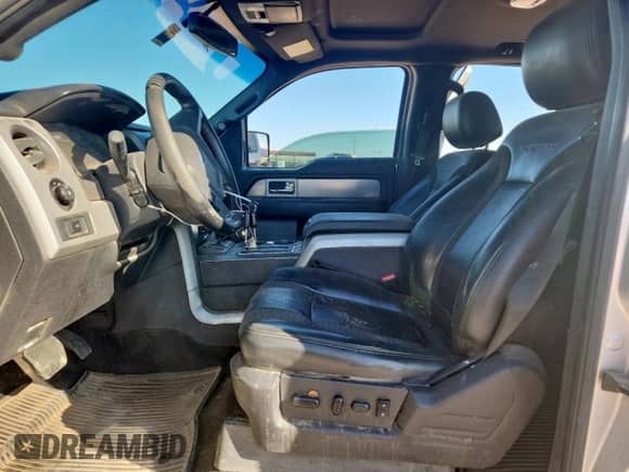 2013 Ford F-150 SVT Raptor z VIN 1FTFW1R60DFA15834, wystawiony jako Copart lot #63498655 z przebiegiem 302 745 mil mil oraz Szkoda całkowita • Salvage title. Historia ofert i sprzedaży dostępna na DreamBid. Obrazek 7.