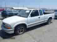 1998 Chevrolet S-10 LS with VIN 1GCCS1946W8185961, listed as a IAAI auction lot 42620378 with 172,346 mi miles and . Bid and sale history available at DreamBid. Image 2.