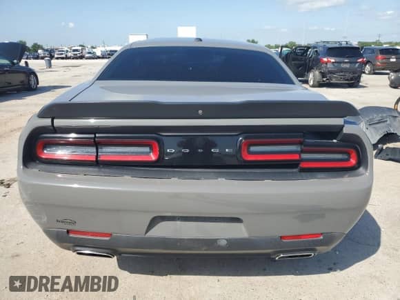 2019 Dodge Challenger SXT z VIN 2C3CDZAG3KH666581, wystawiony jako Copart lot #60089065 z przebiegiem Nie podano mil oraz Szkoda całkowita • Salvage title. Historia ofert i sprzedaży dostępna na DreamBid. Obrazek 6.