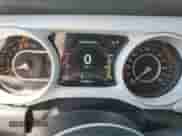 2022 Jeep Wrangler Unlimited Sahara z VIN 1C4HJXEG3NW149408, wystawiony jako Copart lot #50639325 z przebiegiem 26 538 mil mil oraz Szkoda całkowita • Salvage title. Historia ofert i sprzedaży dostępna na DreamBid. Obrazek 9.