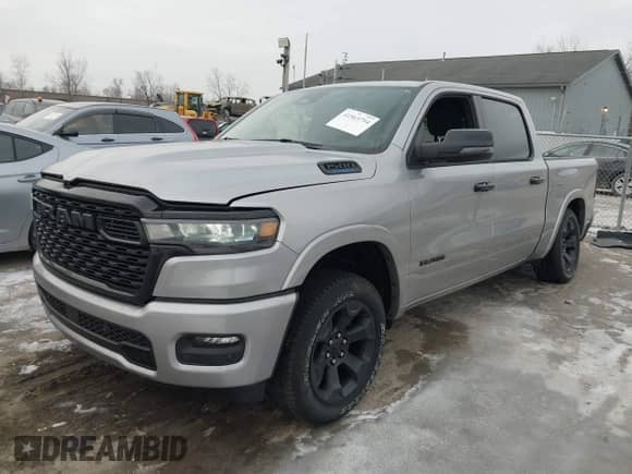 2025 Ram 1500 Lone Star z VIN 1C6RRFFG1SN537641, wystawiony jako IAAI lot #41563794 z przebiegiem 11 488 mil mil oraz . Historia ofert i sprzedaży dostępna na DreamBid. Obrazek 2.