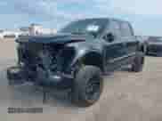 2023 Ford F-150 XL z VIN 1FTEW1EP8PFD18665, wystawiony jako IAAI lot #43408094 z przebiegiem 32 992 mil mil oraz . Historia ofert i sprzedaży dostępna na DreamBid. Obrazek 19.