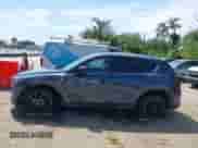 2025 Mazda CX-5 S Carbon Edition с VIN JM3KFBCM3S0627951, выставлен на аукционе IAAI как лот 42859913 с пробегом 3 723 миль миль и . История ставок и продаж доступна на DreamBid. Изображение 14.