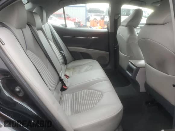 2021 Toyota Camry SE z VIN 4T1G11AK1MU525936, wystawiony jako Copart lot #84570115 z przebiegiem 88 468 mil mil oraz Czysty tytuł • Clean title. Historia ofert i sprzedaży dostępna na DreamBid. Obrazek 10.