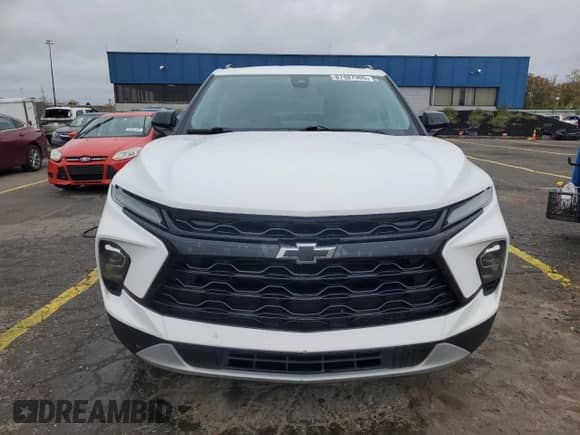 2024 Chevrolet Blazer LT z VIN 3GNKBHR40RS142479, wystawiony jako Copart lot #87407965 z przebiegiem 122 142 mil mil oraz Szkoda całkowita • Salvage title. Historia ofert i sprzedaży dostępna na DreamBid. Obrazek 5.