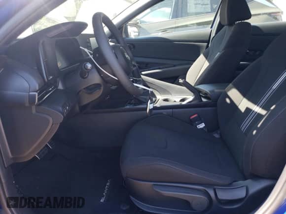 2025 Hyundai Elantra SEL Sport с VIN KMHLM4DGXSU935548, выставлен на аукционе Copart как лот 71658735 с пробегом 11 миль миль и Списание • Salvage title. История ставок и продаж доступна на DreamBid. Изображение 7.