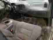 2003 Ford F-150 XL z VIN 2FTRF18223CB07372, wystawiony jako Copart lot #55390725 z przebiegiem 171 638 mil mil oraz Szkoda całkowita • Salvage title. Historia ofert i sprzedaży dostępna na DreamBid. Obrazek 8.