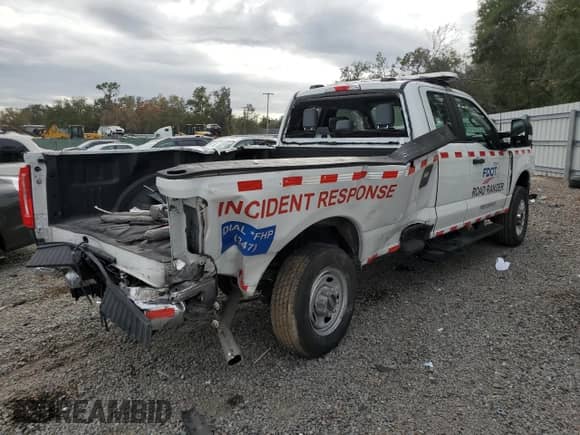 2023 Ford F-250 XL z VIN 1FT7X2BA8PEC36291, wystawiony jako Copart lot #88395145 z przebiegiem 77 985 mil mil oraz Nie do naprawy • Non repairable. Historia ofert i sprzedaży dostępna na DreamBid. Obrazek 3.