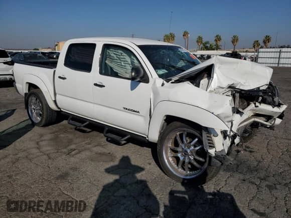 2013 Toyota Tacoma с VIN 5TFJX4CN1DX028756, выставлен на аукционе Copart как лот 84916975 с пробегом 121 588 миль миль и Списание • Salvage title. История ставок и продаж доступна на DreamBid. Изображение 4.