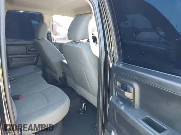 2014 Ram 1500 Express z VIN 1C6RR6FT9ES397972, wystawiony jako IAAI lot #42489926 z przebiegiem 108 147 mil mil oraz . Historia ofert i sprzedaży dostępna na DreamBid. Obrazek 8.