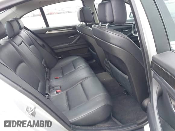 2012 BMW 5 Series 528i xDrive с VIN WBAXH5C56CDW09535, выставлен на аукционе IAAI как лот 42098041 с пробегом 129 221 миль миль и . История ставок и продаж доступна на DreamBid. Изображение 8.