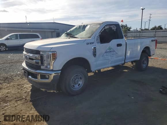 2019 Ford F-250 XL с VIN 1FTBF2B6XKEF40871, выставлен на аукционе Copart как лот 56946065 с пробегом Не указан миль и Списание • Salvage title. История ставок и продаж доступна на DreamBid. Изображение 1.