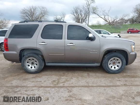 2011 Chevrolet Tahoe LS с VIN 1GNSCAE02BR381306, выставлен на аукционе IAAI как лот 42112388 с пробегом 217 533 миль миль и . История ставок и продаж доступна на DreamBid. Изображение 13.