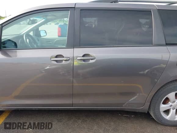 2017 Toyota Sienna LE Auto Access Seat with VIN 5TDKZ3DC1HS789577, listed as a IAAI auction lot 42768987 with 185,511 mi miles and . Bid and sale history available at DreamBid. Image 14.