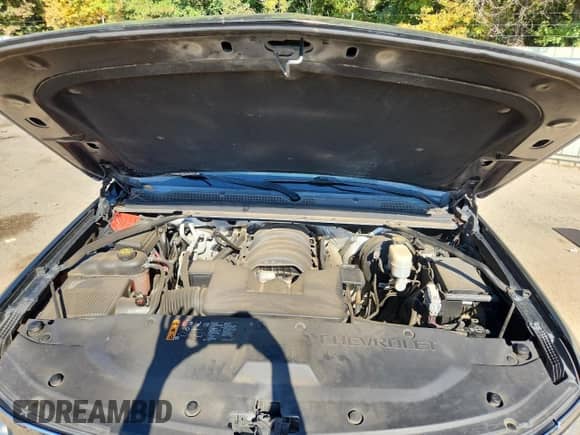 2017 Chevrolet Tahoe LT z VIN 1GNSCBKC8HR315503, wystawiony jako Copart lot #85694645 z przebiegiem 147 586 mil mil oraz Szkoda całkowita • Salvage title. Historia ofert i sprzedaży dostępna na DreamBid. Obrazek 12.