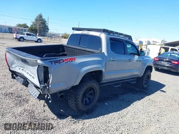 2019 Toyota Tacoma SR z VIN 5TFCZ5AN8KX193437, wystawiony jako IAAI lot #43278180 z przebiegiem 70 048 mil mil oraz . Historia ofert i sprzedaży dostępna na DreamBid. Obrazek 4.