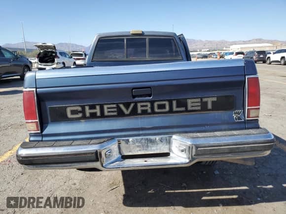 1988 Chevrolet S-10 с VIN 1GCBS14E4J2198425, выставлен на аукционе Copart как лот 80862435 с пробегом 215 325 миль миль и Списание • Salvage title. История ставок и продаж доступна на DreamBid. Изображение 6.
