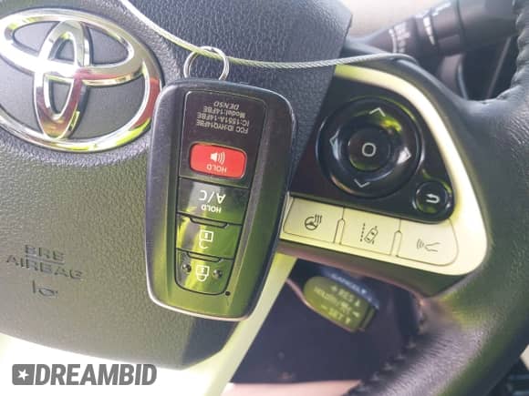 2018 Toyota Prius Plus z VIN JTDKARFP5J3070415, wystawiony jako IAAI lot #42701325 z przebiegiem 77 529 mil mil oraz . Historia ofert i sprzedaży dostępna na DreamBid. Obrazek 11.