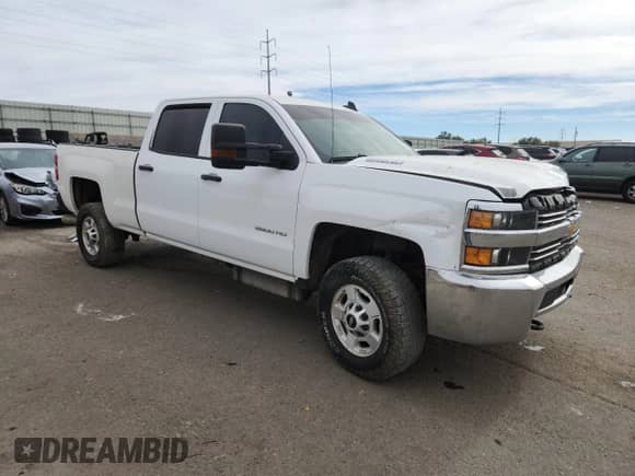 2015 Chevrolet Silverado 2500HD Work Truck z VIN 1GC1KUE81FF569806, wystawiony jako Copart lot #90887985 z przebiegiem 160 674 mil mil oraz Czysty tytuł • Clean title. Historia ofert i sprzedaży dostępna na DreamBid. Obrazek 4.