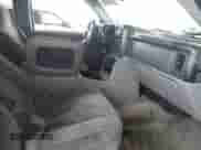 2003 Chevrolet Tahoe LS z VIN 1GNEC13T03J180708, wystawiony jako IAAI lot #41543671 z przebiegiem 203 442 mil mil oraz . Historia ofert i sprzedaży dostępna na DreamBid. Obrazek 5.