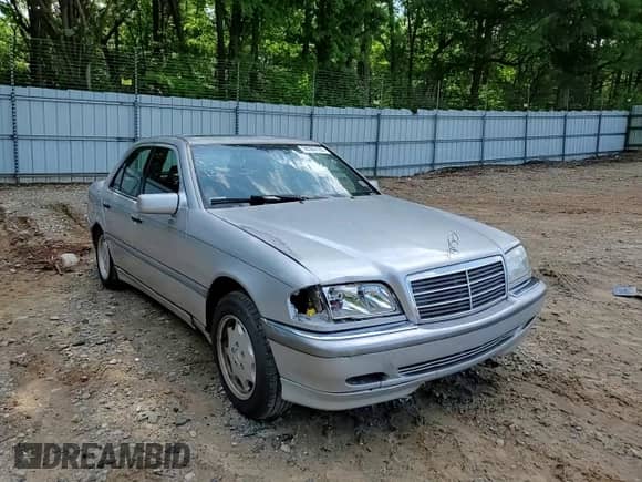 1999 Mercedes-Benz C 230/260/280/320 z VIN WDBHA24G4XA749633, wystawiony jako Copart lot #56560105 z przebiegiem 221 306 mil mil oraz Szkoda całkowita • Salvage title. Historia ofert i sprzedaży dostępna na DreamBid. Obrazek 13.