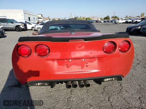 2005 Chevrolet Corvette с VIN 1G1YY34U955127925, выставлен на аукционе Copart как лот 71676294 с пробегом 98 770 миль миль и Списание • Salvage title. История ставок и продаж доступна на DreamBid. Изображение 6.