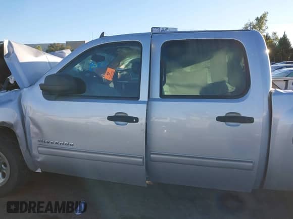 2013 Chevrolet Silverado 1500 LS z VIN 3GCPCREAXDG143762, wystawiony jako IAAI lot #37957432 z przebiegiem 14 mil mil oraz . Historia ofert i sprzedaży dostępna na DreamBid. Obrazek 15.