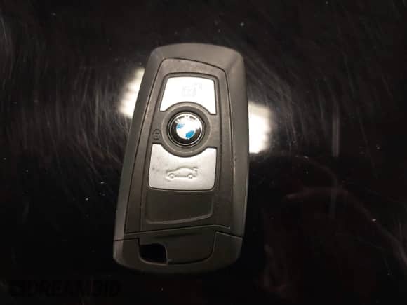 2013 BMW 3 Series 328i xDrive z VIN WBA3B3G53DNR80324, wystawiony jako IAAI lot #41490385 z przebiegiem 177 026 mil mil oraz . Historia ofert i sprzedaży dostępna na DreamBid. Obrazek 11.